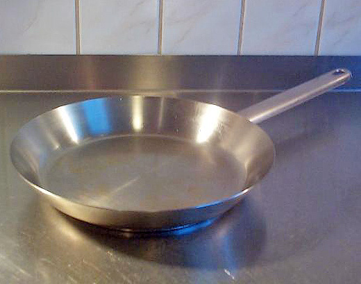 Is stainless steel cookware better than aluminum?