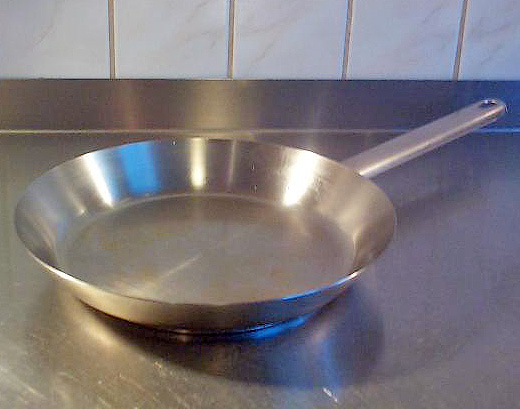 Is stainless steel cookware better than aluminum? Is stainless steel cookware better than aluminum?